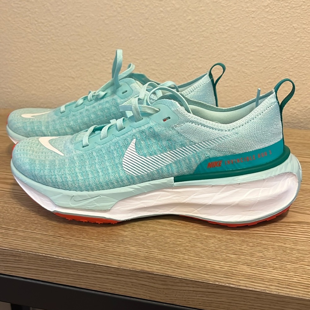 Gently used Nike Invincible Run 3 running shoes.